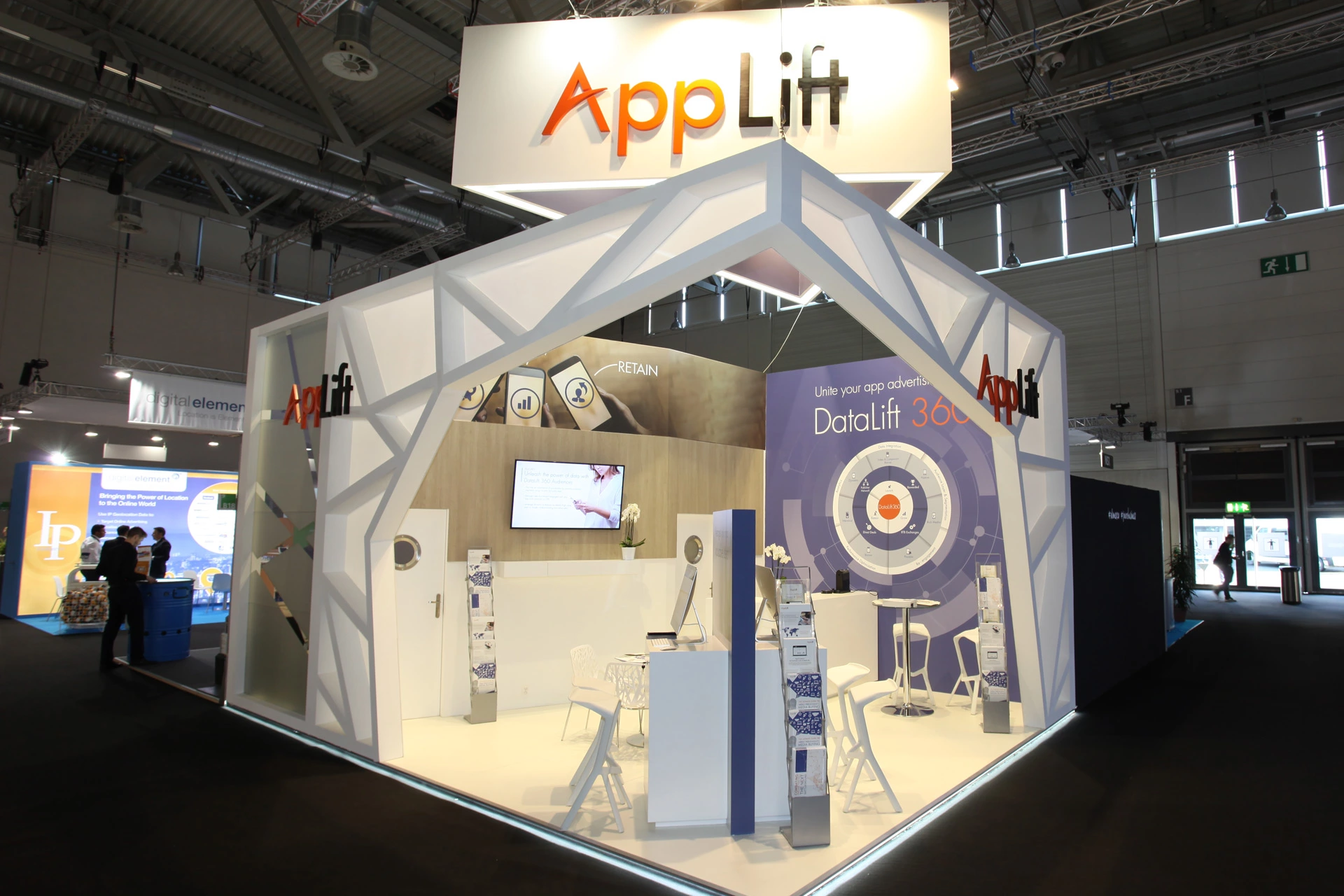 AppLift stands out with its performance-based payment model
